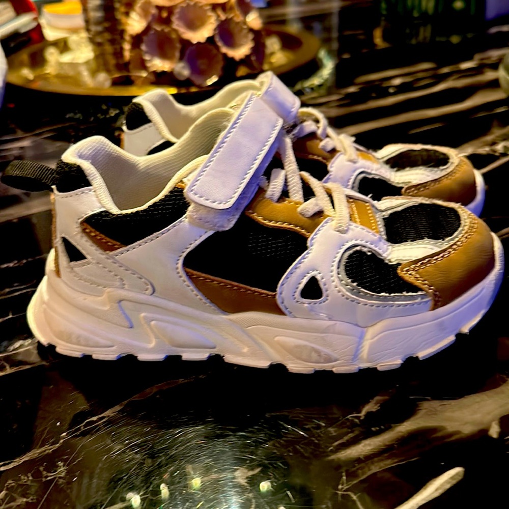 Kids velcro sneakers size 2. Boys worn once